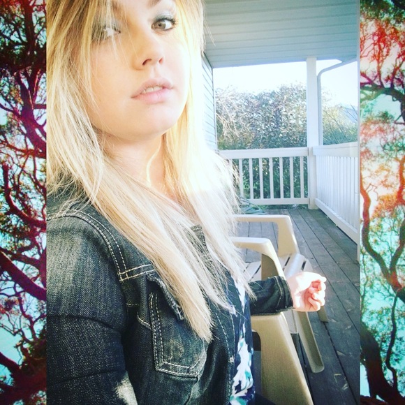 Meet your Posher, Kayla - Picture 9 of 12